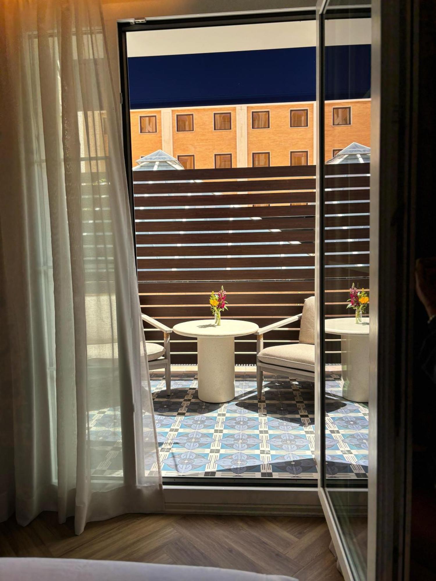 Only You Hotel Sevilla ภายนอก รูปภาพ